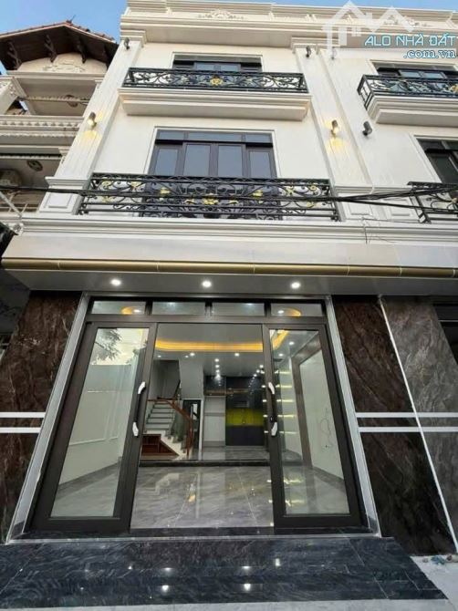 Nhà đẹp Văn Cao - 4 tỉ 750tr full nội thất chỉ sau nhà mặt đường.