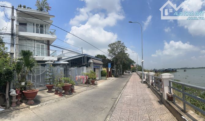 NHÀ MẶT TIỀN NGUYỄN DU VIEW SÔNG HẬU NGAY TRUNG TÂM GIÁ CỰC TỐT.