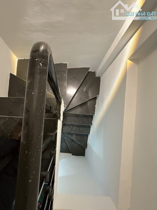 Bán Nhà HBT Diện Tích 15m 3 Tầng 2 Ngủ Không Quy Hoạch Nhỉnh Tỷ