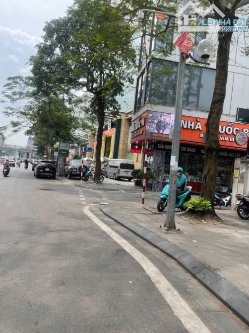 Bán Nhà Phố Thái Hà, diện tích 40 m2, 5 T, giá 9 tỷ.