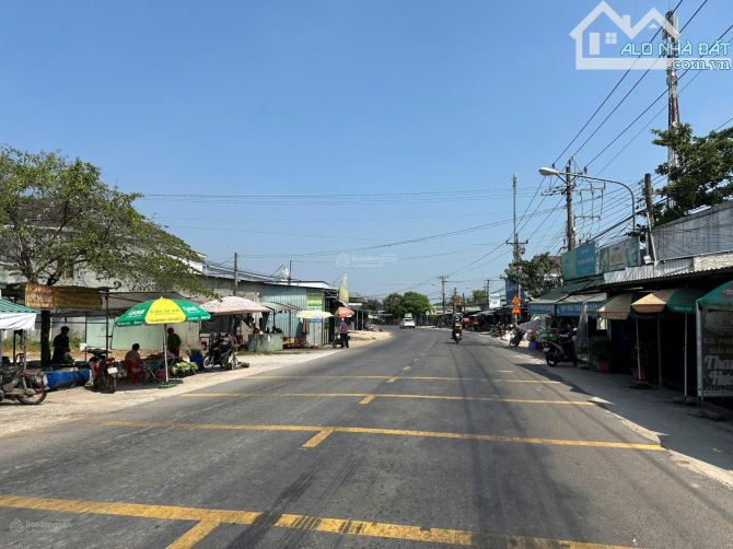 Chính chủ bán đất 600m2 sẵn thổ cư 200m2 ngay khu dân cư đông, Giá 670tr, Có Sổ Hồng Riêng