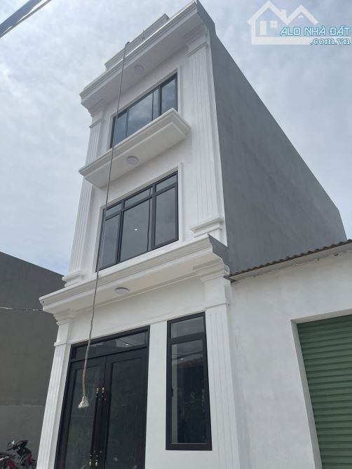 Bán Nhà 3 Tầng Mặt Chính Sau UBND P.Hà Khánh. DT:60m2,MT:4.5m !!!