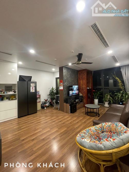 Em có bán căn hộ 2 ngủ 2vs, 85m2, có sổ đỏ, có lôt xe tại Mipec Rubik Xuân Thủy