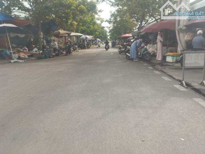 Bán đất mặt tiền Chợ Hàng Rượu giá tốt