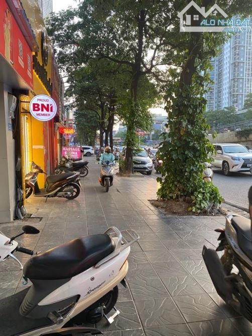 Ô TÔ TRÁNH THÔNG TỨ TUNG-TRẦN DUY HƯNG-BDS MẶT HỒ-XÂY BUILDIND CỰC ĐẸP- 131M-MT KHỦNG 8.2M