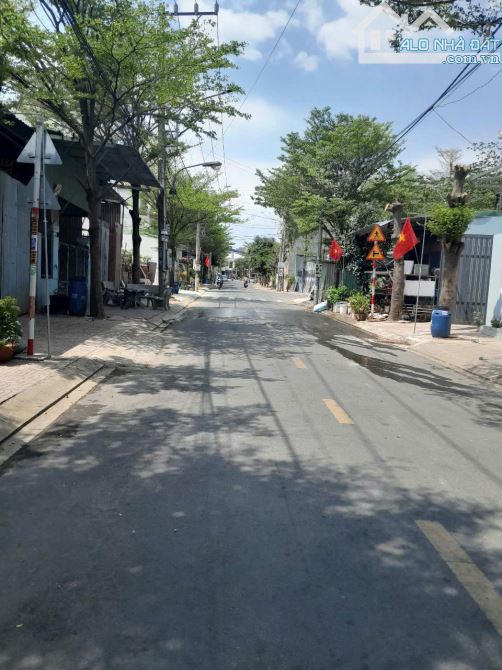 Bán nhà khu dân cư Đại Quang đường Lê Hồng Phong Dĩ An đường 10m trệt lầu ngang 5m