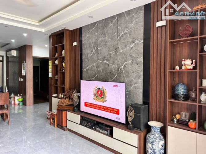 Siêu phẩm nhà 2,5 tầng Tôn Đức Thắng, Sở Dầu, Hồng Bàng, Hải Phòng giá 7,8 tỷ