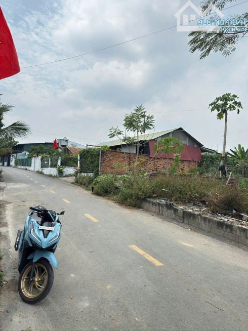 Bán lô góc 5.5x23m, hẻm Cây Da p. Tân Bình gần chợ