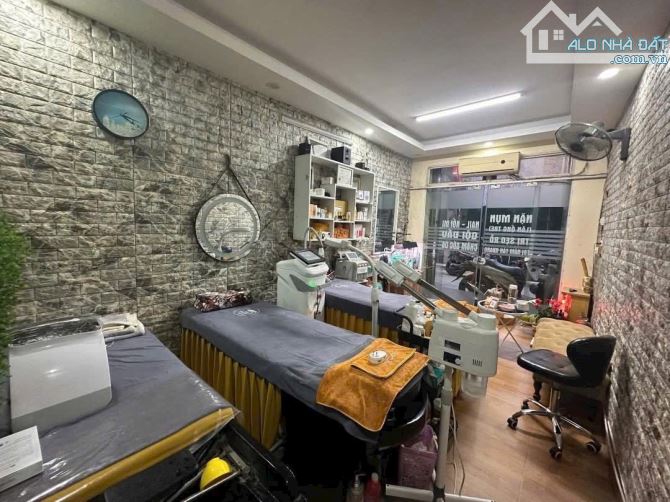 BÁN NHÀ Mặt ngõ văn Hương, Đống Đa DT 33m x 3 Tầng x Mặt tiền 3m 🧧 Gia 7,7 tỷ