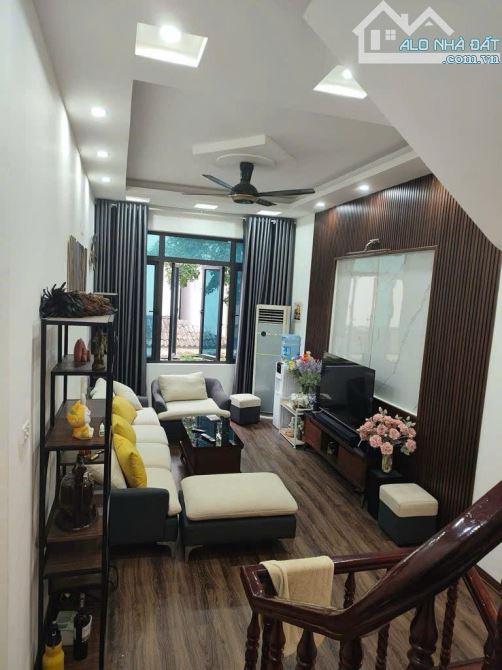 NHÀ ĐẸP PHỐ HOÀNG CẦU, ĐỐNG ĐA, 5TẦNG, 3 NGỦ, 10M RA PHỐ OTO, ĐẦY ĐỦ NỘI THẤT, Ở NGAY