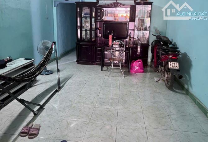 Bán căn nhà cấp 4, 2 phòng ngủ, tại đường Nguyễn Văn Tỏ, Long Bình Tân