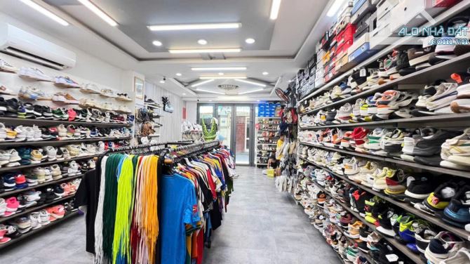 BÁN NHÀ HXH Đồng Đen, Tân Bình 3 tầng 72m2 (5,5x13). Nhà đep ở ngay. Giá chỉ 14,5 tỷ.
