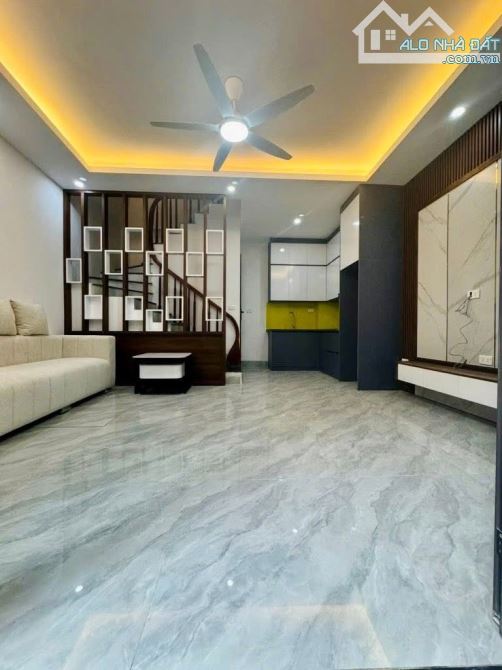 Bán Gấp Nhà Mỹ Đình, Phố Xuân Phương, 35m, 5T, Giá  5 Tỷ, Ô TÔ Siêu Gần