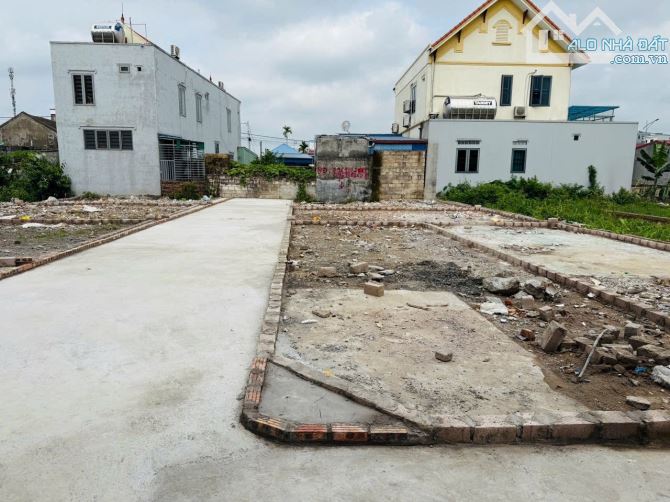 Hàng siêu đẹp lô góc ô tô tận cửa ngay mặt 203 Hoa Động vào 100m giá chỉ 1,4x tỷ.