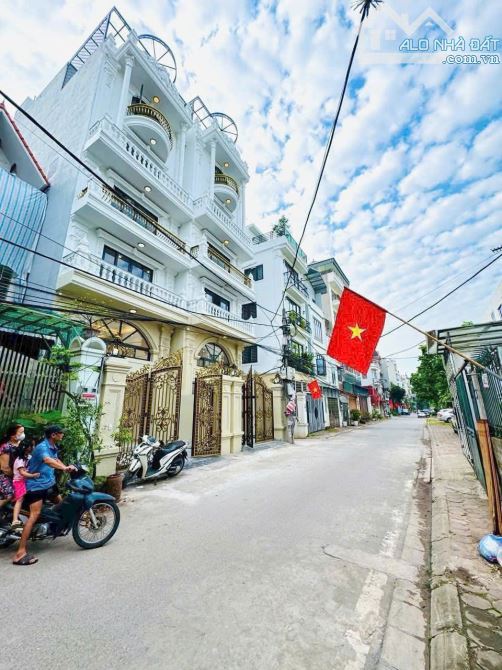 Biệt Thự 80m2 Thạch Bàn – Bát Khối, 7 Tầng Lô Góc Sân Cổng Riêng – 1x tỷ
