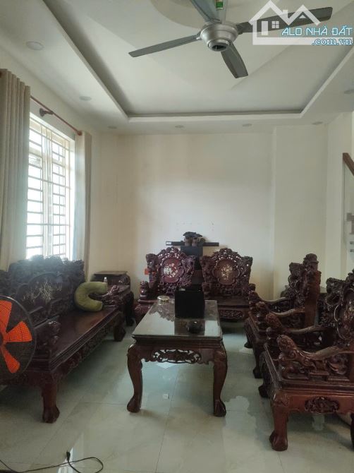 Cho thuê villa góc 2 mặt tiền sau lưng Gigamall Hiệp Bình Chánh Thủ Đức