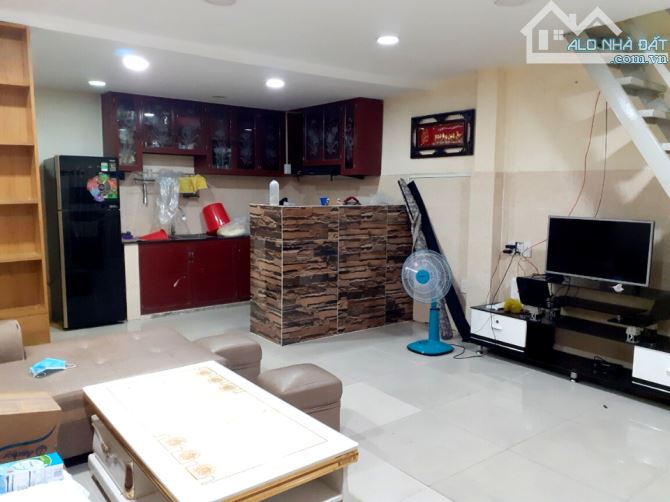 Nhà Nguyên Căn 2 Lầu Full Nội Thất – Lý Chính Thắng, Q.3 – Chỉ 12 Triệu/Tháng