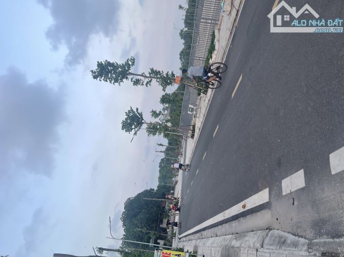 Bán nhà 5 tầng Yên Mỹ giáp Hoàng Mai. Lô goc oto thông kinh doanh.