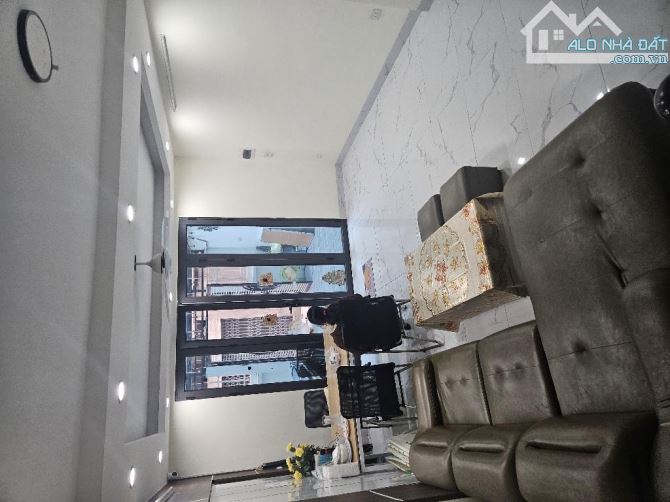 CỰC HIẾM,NHÀ ĐẸP GẦN PHỐ,SÂN RỘNG,THANG MÁY,2THOÁNG.Ngõ phố Trương Định, Hai Bà hơn 12 tỷ