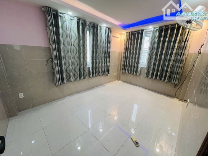 HÀNG HIẾM! Bán gấp nhà 4 tầng - ĐƯỜNG 5M- NGÃ TƯ PHAN XÍCH LONG
