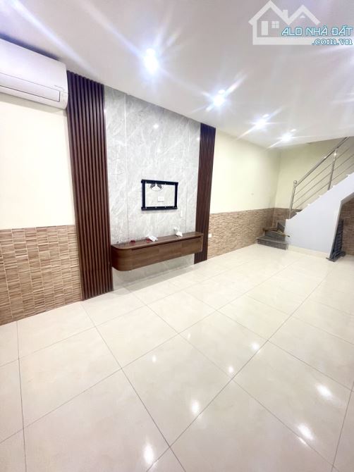 Bán Nhà Ngõ Hòa Bình 2 – Minh Khai – 4 Tầng – Gần Phố – Giá 5.45 Tỷ