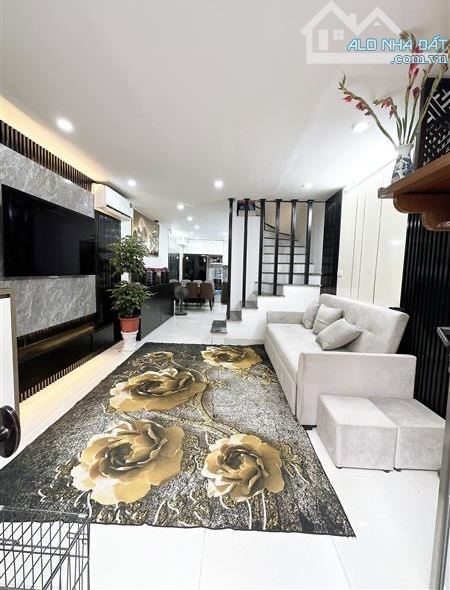 - Lĩnh Nam, Vĩnh Hưng- LÔ GÓC 3 THOÁNG VĨNH VIỄN, HAI MẶT NGÕ- 36m2- 6.38 tỷ