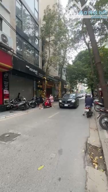 Bán nhà mặt phố Nghĩa Đô - Cầu giấy, mặt tiền cực rộng 6.5m diện tích 78 m giá 37 tỷ.