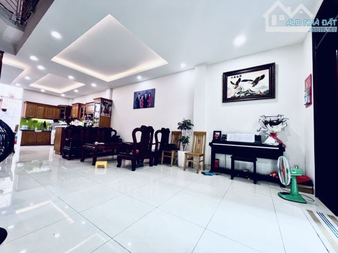 Bán nhà 3 tầng, 85m2, Phạm Văn Bạch, P15, Tân Bình, SHR,nhỉnh 8 tỷ
