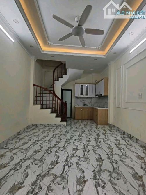 BÁN NHÀ PHỐ THẠCH BÀN, LONG BIÊN NHỈNH 4 TỶ, 5 TẦNG, 34M, MT4M,SÁT CẦU VĨNH TUY VÀ AEON LB