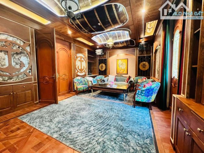 Bán Biệt Thự Thành Phố Giao Lưu DT 250M 4 Tầng Thang Máy Sát Hồ Điều Hoà Cực VIP
