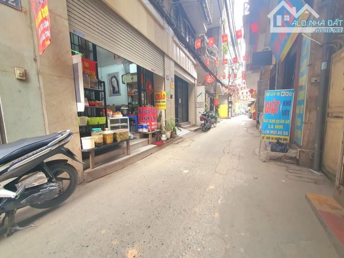 BÁN ĐẤT PHƯỜNG MAI DỊCH CẦU GIẤY DT 60M MT 5 M NGÕ THÔNG GẦN PHỐ GIÁ 12 TỶ