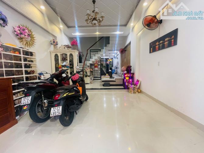 🏡 BÁN NHÀ 1 TRỆT 2 LẦU ĐẸP – FULL NỘI THẤT – GẦN CHỢ PHI TRƯỜNG PHƯỜNG 9 – GIÁ CHỈ 6.2 TỶ