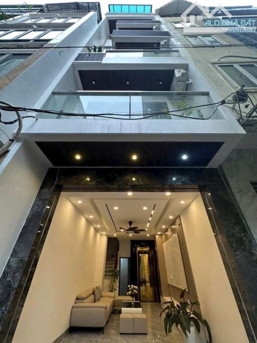 Chính chủ gửi bán nhà đẹp phố Ngọc Thuỵ,Long Biên,thang máy, Full nội thất,ngõ nông