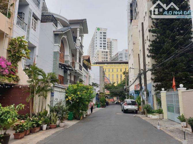 Bán biệt thự Q.3- Cụm Kỳ Đồng- Bà Huyện Thanh Quan. DT: 8.5 *12m. 4 tầng. giá 29 tỷ TL