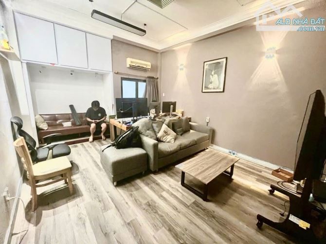 Cho thuê NC kinh doanh Đặng Dung, P.Tân Định, Q.1
