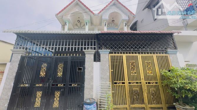 Nhà gần chợ Dĩ An 1, Big C, hẻm ô tô, sổ hồng riêng, 2371 Dĩ An Bình Dương