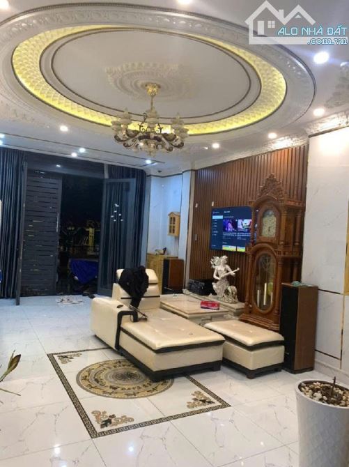 MẶT TIỀN KINH DOANH - NHÀ MỚI CÓ THỂ DỌN VÀO Ở NGAY - CHỈ HƠN 5 TỶ TRUNG TÂM QUẬN 7