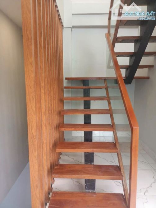 lê van quới xe hơi đổ cửa 111,6 (5x20) 3 tầng chỉ có 5,69 ty