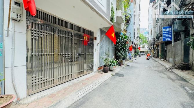 BÁN NHÀ MẶT PHỐ QUẬN ĐỐNG ĐA 70M 4 TẦNG MT 5.6 Ô TÔ TRÁNH VỈA HÈ ĐỈNH GIÁ NHỈNH 26.8 TỶ