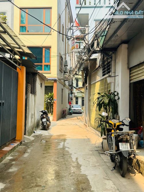 BÁN ĐẤT PHỐ TRẠM - LONG BIÊN - VỊ TRÍ ĐẸP - GIÁ TỐt 66M2 12,8t tỷ