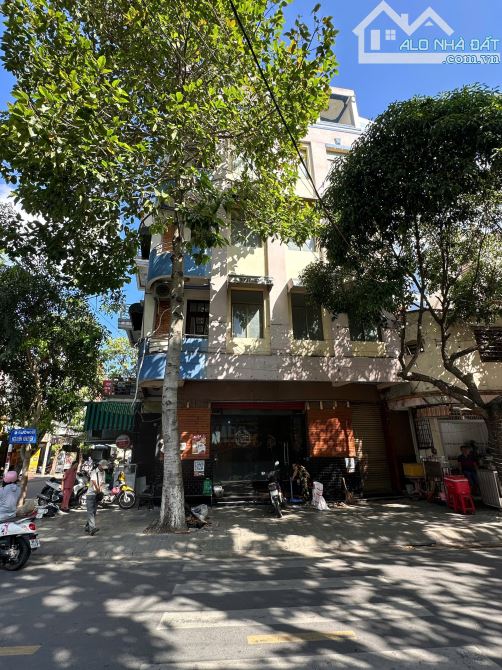 CHO THUÊ NHÀ GÓC 2 MẶT TIỀN ĐƯỜNG ĐỀ THÁM VÀ NGUYỄN KHUYẾN, KHU PHỐ ẨM THỰC