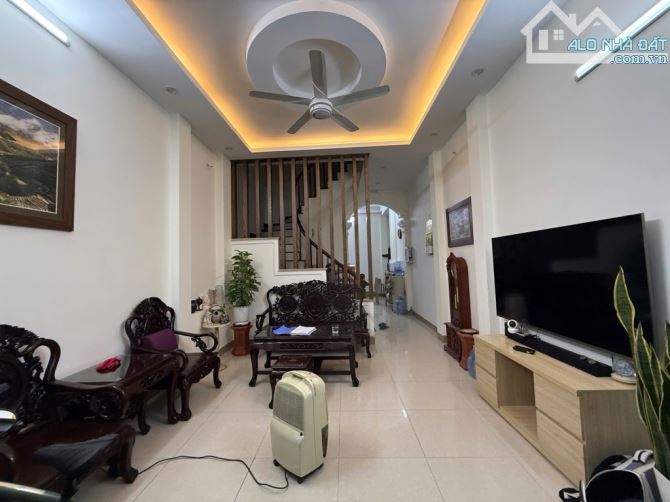 BÁN NHÀ KHƯƠNG HẠ, NGÕ NÔNG, RỘNG, 10M RA Ô TÔ, DT:42m2x5 TẦNG Giá7.3 TỶ