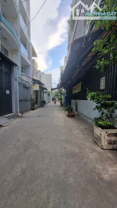 Bán nhà hẻm xe hơi Âu Dương Lân Quận 8, 50m2, 2 tầng chỉ 5.85 tỷ.