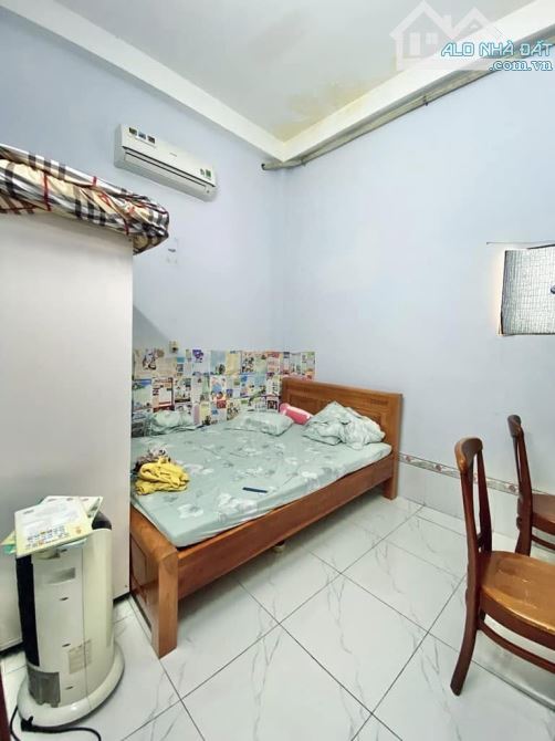 NHÀ ĐẸPLÊ ĐÌNH CẨN XE HƠI VÀO NHÀ 92,9M2( 4X23) 3 TẦNG 4,3 TY