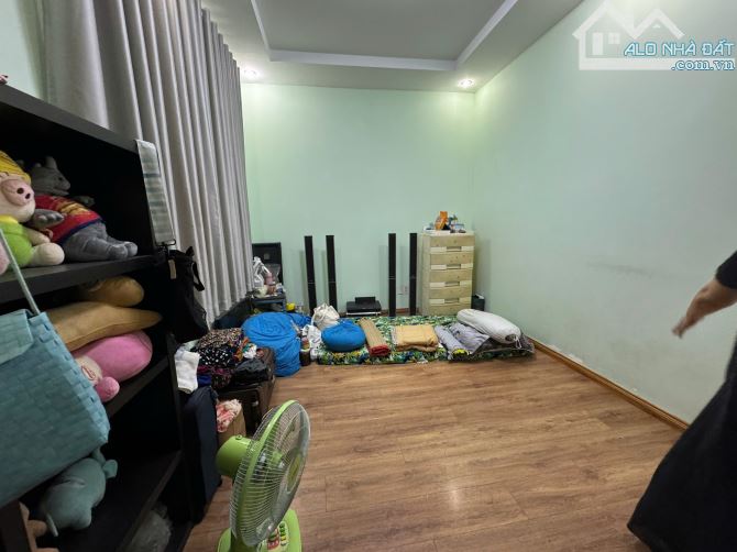 Bán biệt thự 19 Hưng Thái 1, Phú Mỹ Hưng Quận 7, DT 126m, trệt 2 lầu, giá 31 tỷ TL