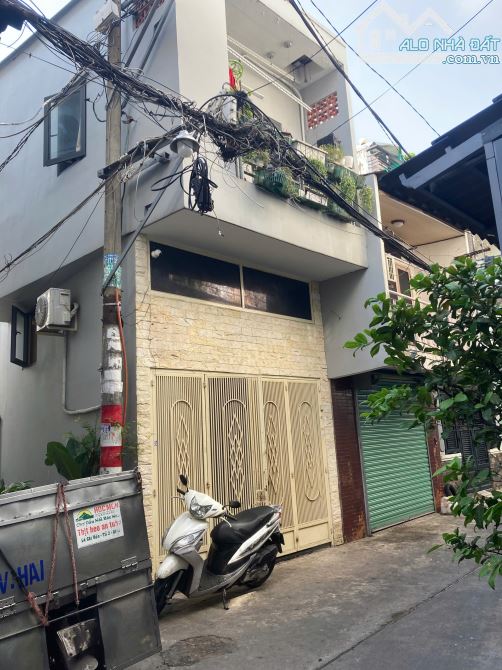 Bán nhà CMT8, Tân Bình, gần CV Lê Thị Riêng, 28m2, 1 trệt 1 lửng 1 lầu , nhỉnh 4 tỷ.
