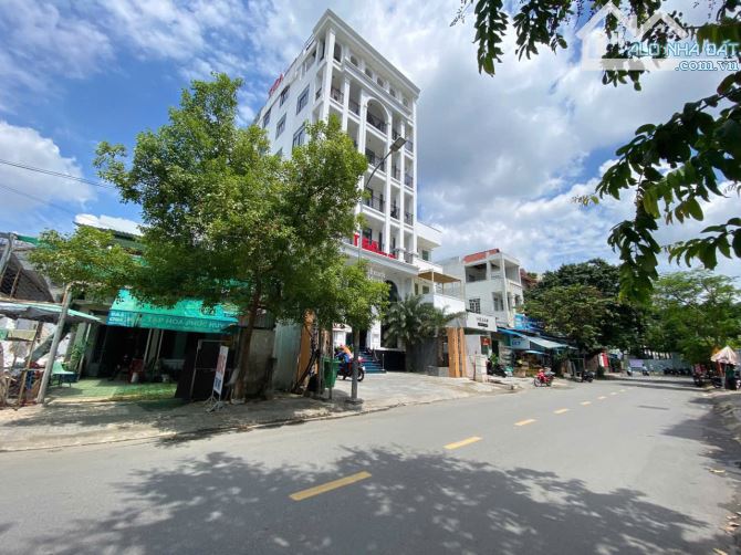 Bán nhà 2 MT đường Quốc Hương, P. Thảo Điền, Q2, (12x33m)CTXD:Hầm 7L. Giá 75 tỷ