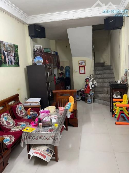 Cho thuê nhà ngõ phố Pháo Đài Láng Đống Đa 30m x 4 tầng, giá 10tr/tháng