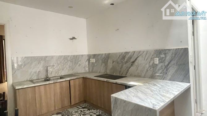 Nhân - Nhà mặt đường Lê Hồng Phong bán 11tỷ