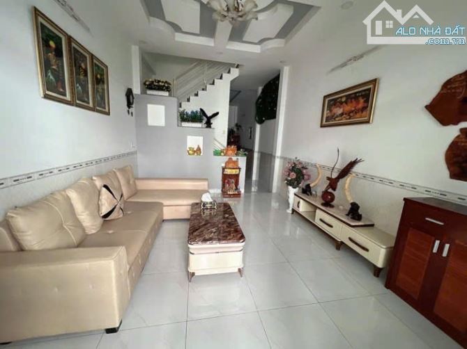 Nhà Mới Đẹp HXH Lê Đình Cẩn, DT 40m2, 2Tầng BTCT, Nhỉnh 3tỷ